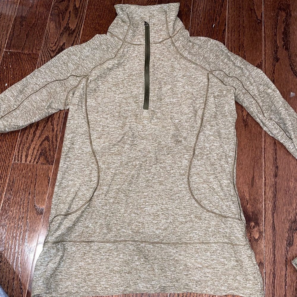 Lululemon Half Zip Long Sleeve in a olive green Size 4